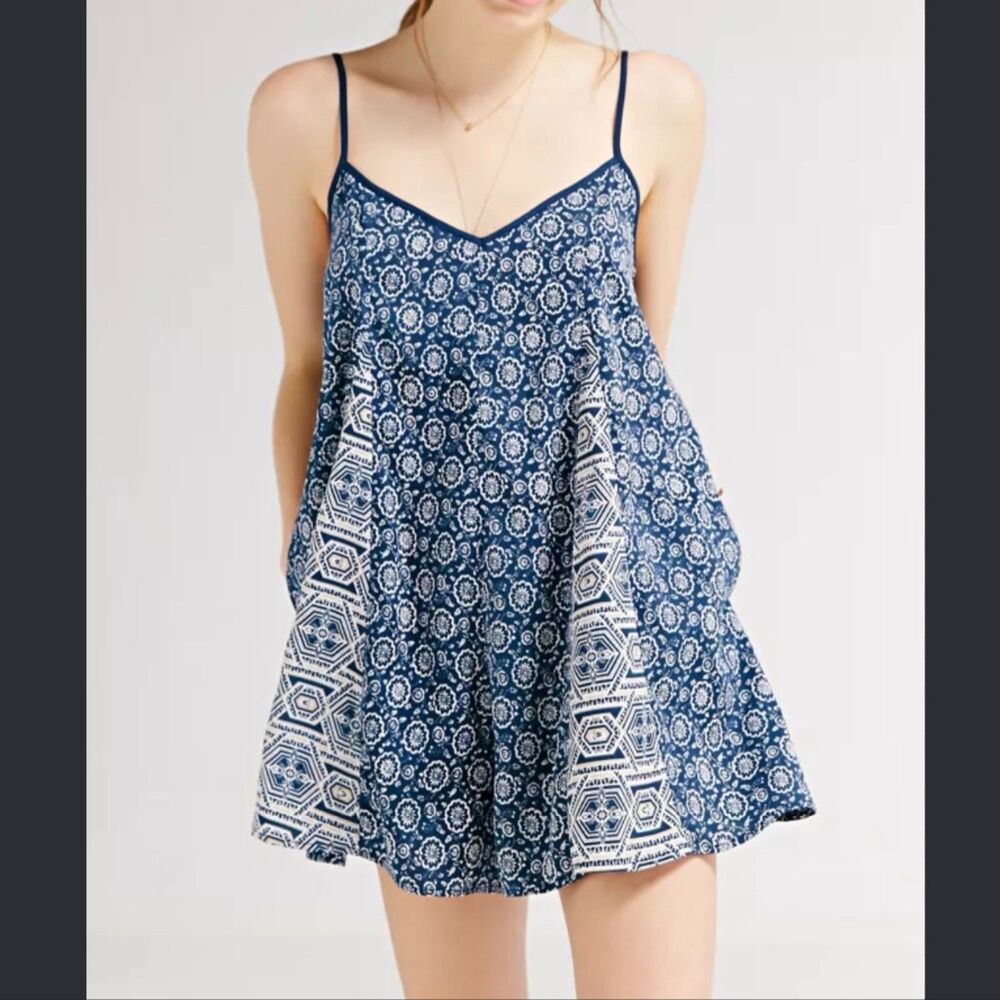 Band of Gypsies Boho Floral Mixed Print Spaghetti Strap Romper Navy White M